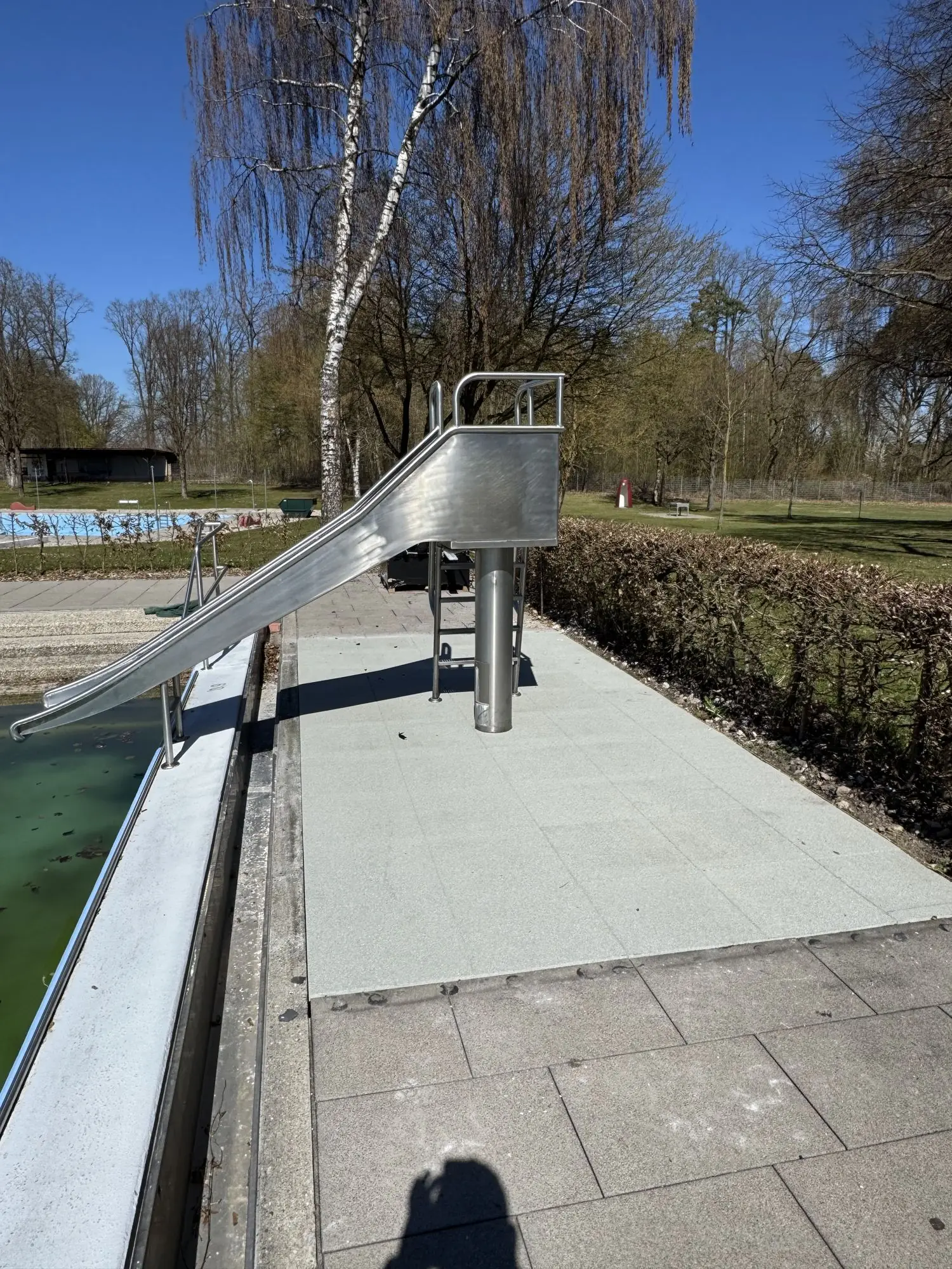 Freibad Abensberg – Weg am Becken – Öffentliche Projekte · Abensberg